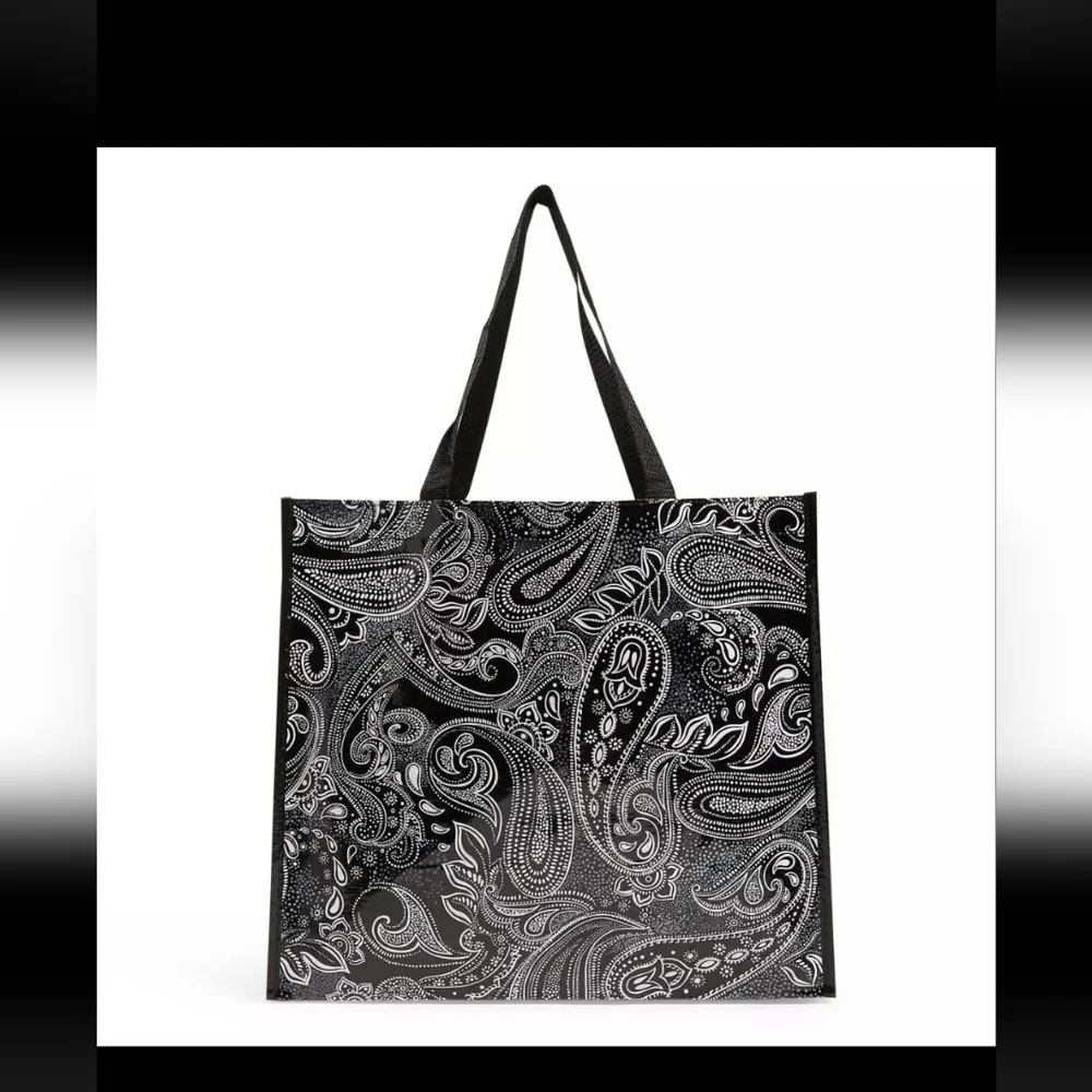 Vera Bradley Black & White Paisley Plush Throw 80x50 with Matching Tote NWT